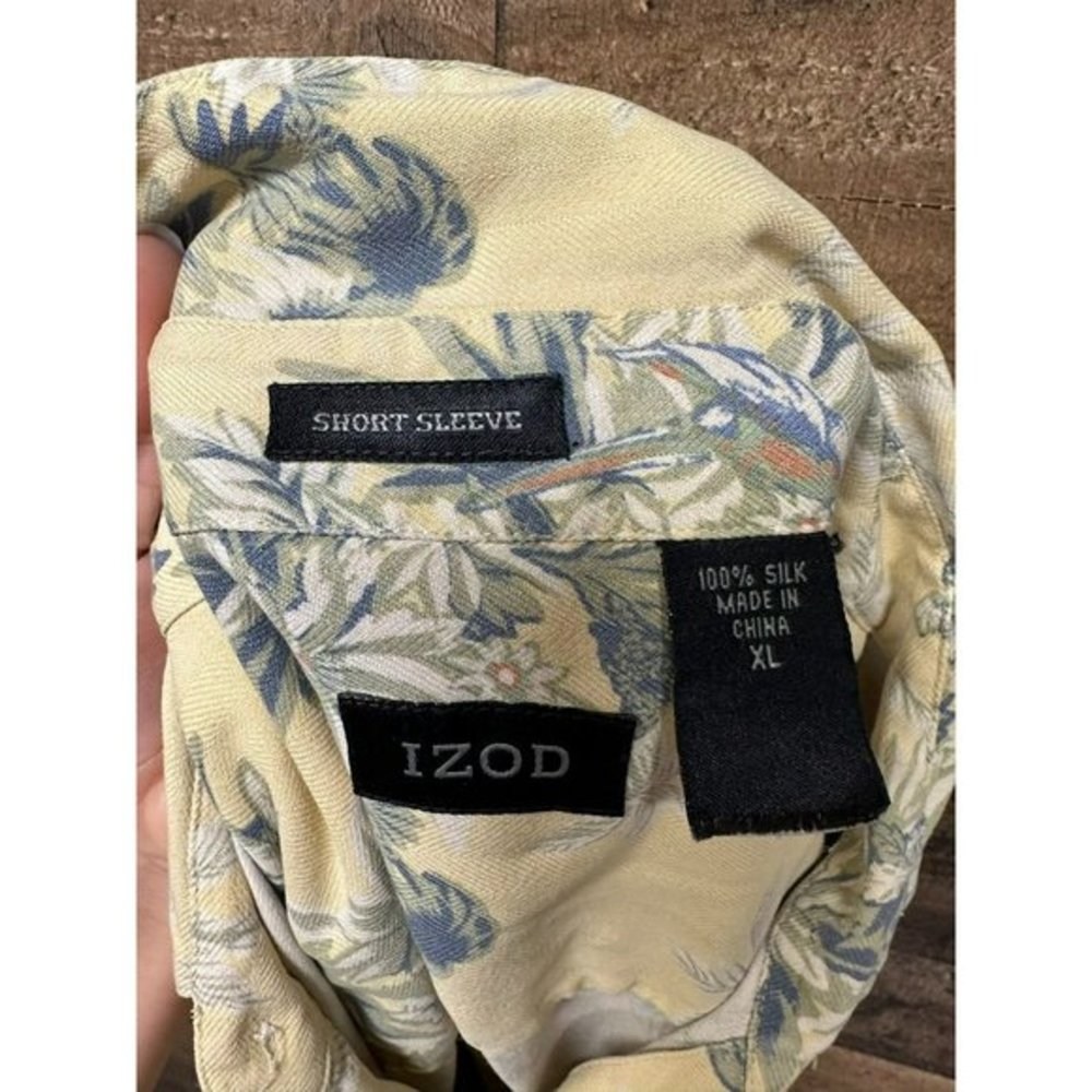 IZOD Men's Short Sleeve Button Up Size X-Large *100%‎ Silk* - Picture 2 of 3